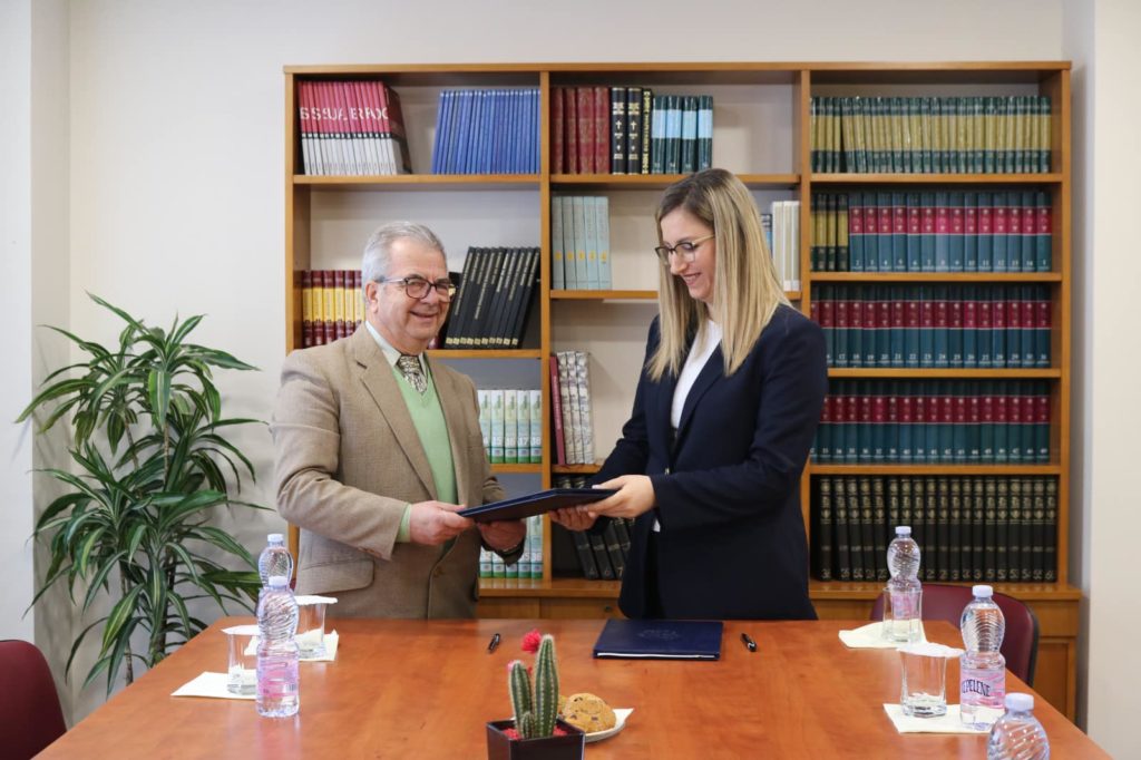 NESHKRIMI I MARRVESHJES SE BASHKEPUNIMI ME AZHBR ( pë  që  ) DHE LEKSION I HAPUR ME STUDENTET