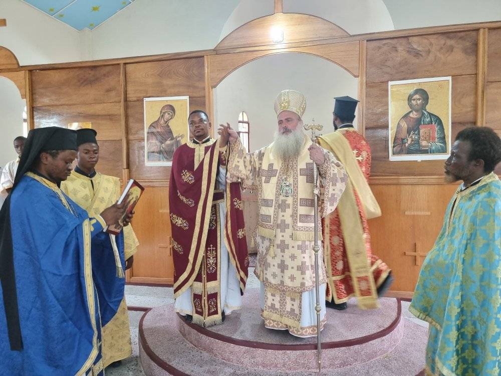 Χειροθεσία πνευματικού από τον Μητροπολίτη Κινσάσας