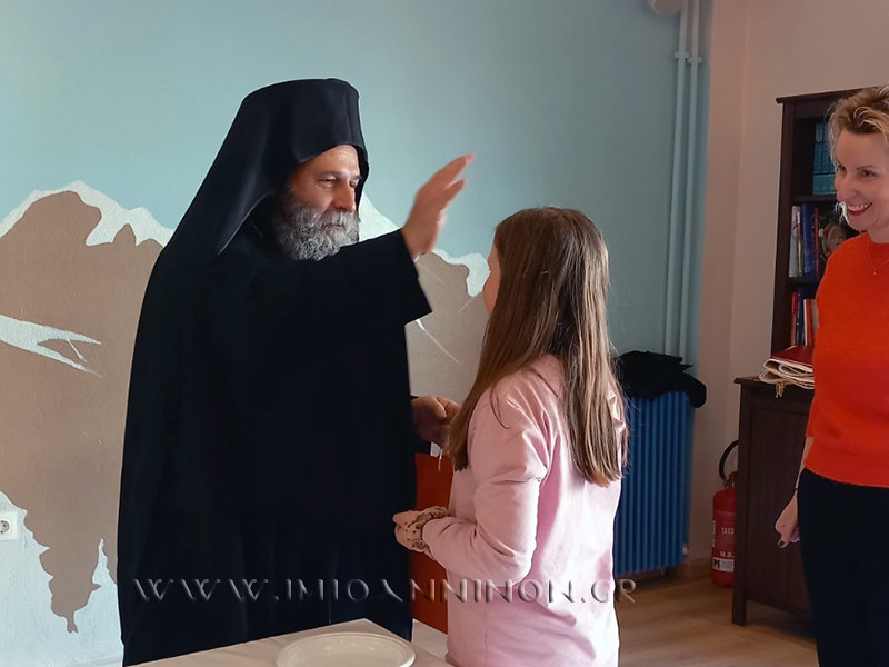 Ο Μητροπολίτης Ιωαννίνων στο Κέντρο Δημιουργικής Απασχόλησης Παιδιών «Αρχιεπίσκοπος Ιερώνυμος ο Β΄»
