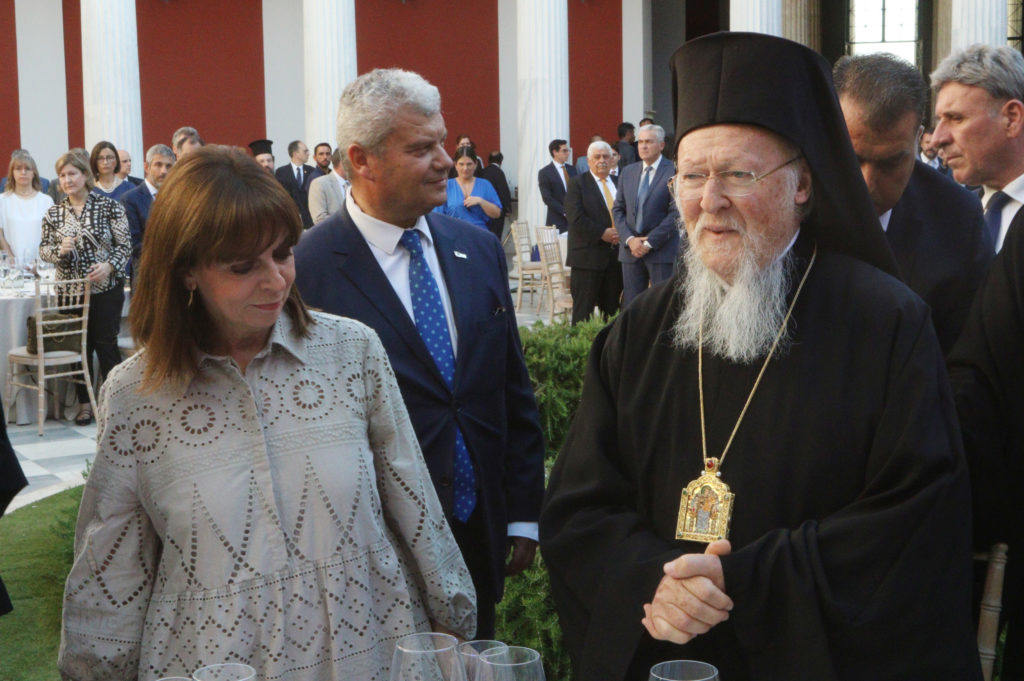 Συλλυπητήρια Σακελλαροπούλου στον Οικουμενικό Πατριάρχη για την κοίμηση της αδελφής του