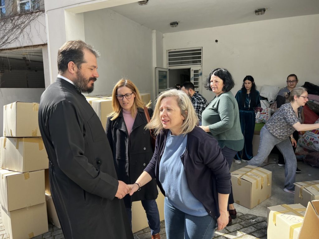 Προετοιμασίες δεμάτων αγάπης στην Ι.Μ. Κυδωνίας για τους σεισμοπαθείς της Τουρκίας-Συρίας