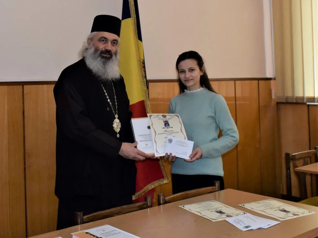 Episcopul Antonie a înmânat burse de merit unor studenți ai Universității din Bălți