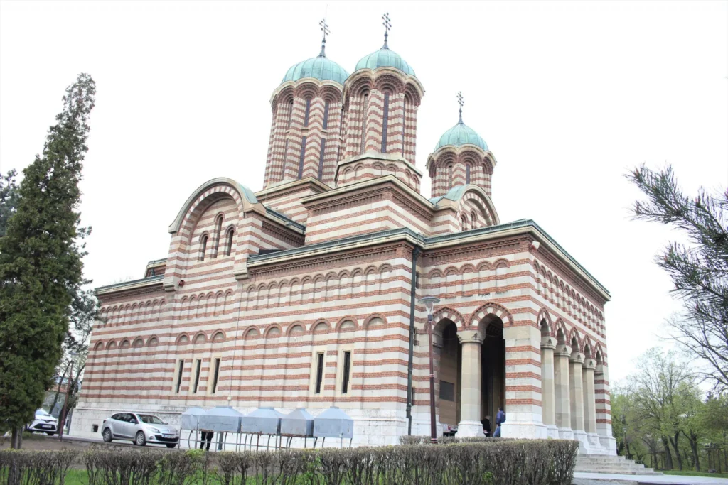 Arhiepiscopia Craiovei organizează colectă pentru repararea bisericilor afectate de cutremurul din jud. Gorj