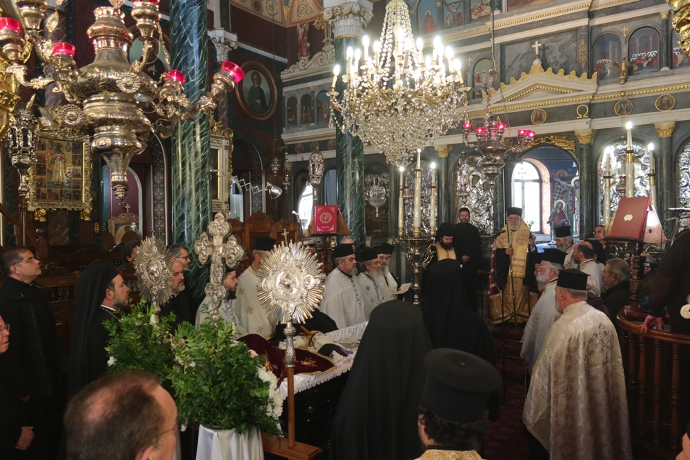 Η Εξόδιος Ακολουθία του μακαριστού Αρχιμανδρίτου Αλεξάνδρου Τσιουχάρη στη Σύρο