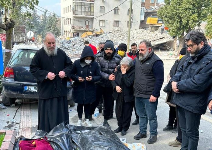 Ίμβρου Κύριλλος: Πάγωσε ο χρόνος στο αντίκρισμα των νεκρών του σεισμού