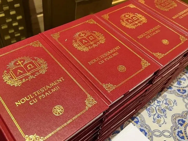 Parohia Buna Vestire din Munchen a dăruit enoriașilor Noul Testament pentru a încuraja lectura biblică