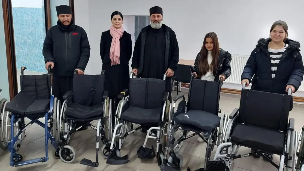 Târgoviște Archdiocese offers 40 wheelchairs, 20 rollators to social institutions in the region
