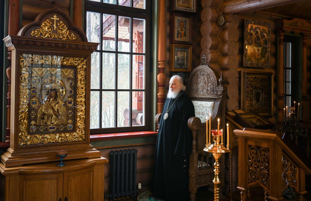В праздник Сретения Господня Святейший Патриарх Кирилл молился за богослужением в Александро-Невском скиту