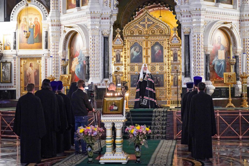 Святейший Патриарх Кирилл совершил вечерню с чином прощения в Храме Христа Спасителя