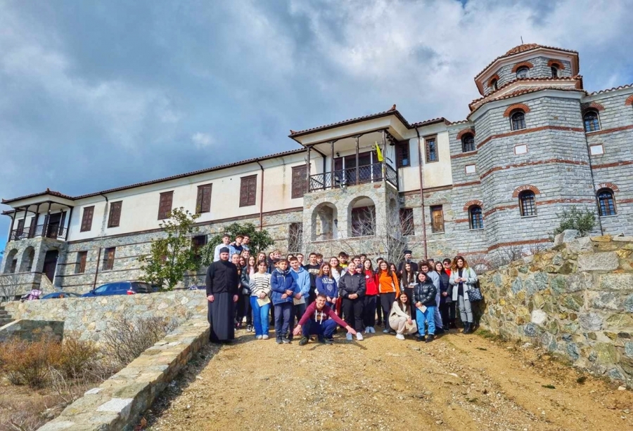 Επίσκεψη μαθητών στην Ιερά Μονή Οσίου Μαξίμου Καυσοκαλύβη Παπικίου Όρους