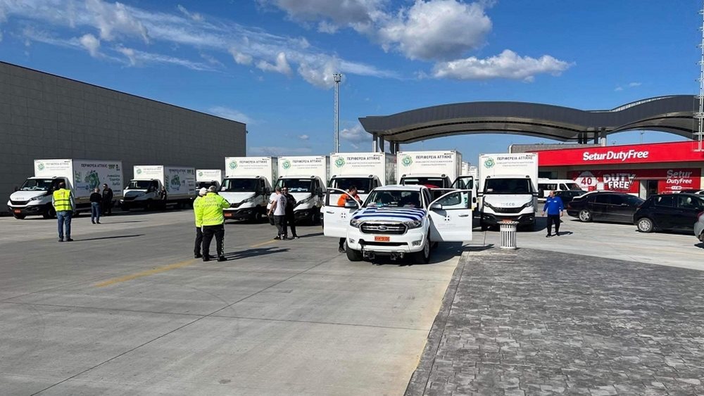 Πέρασαν τα σύνορα τα 50 οχήματα με ανθρωπιστική βοήθεια προς τους σεισμόπληκτους Τουρκίας & Συρίας