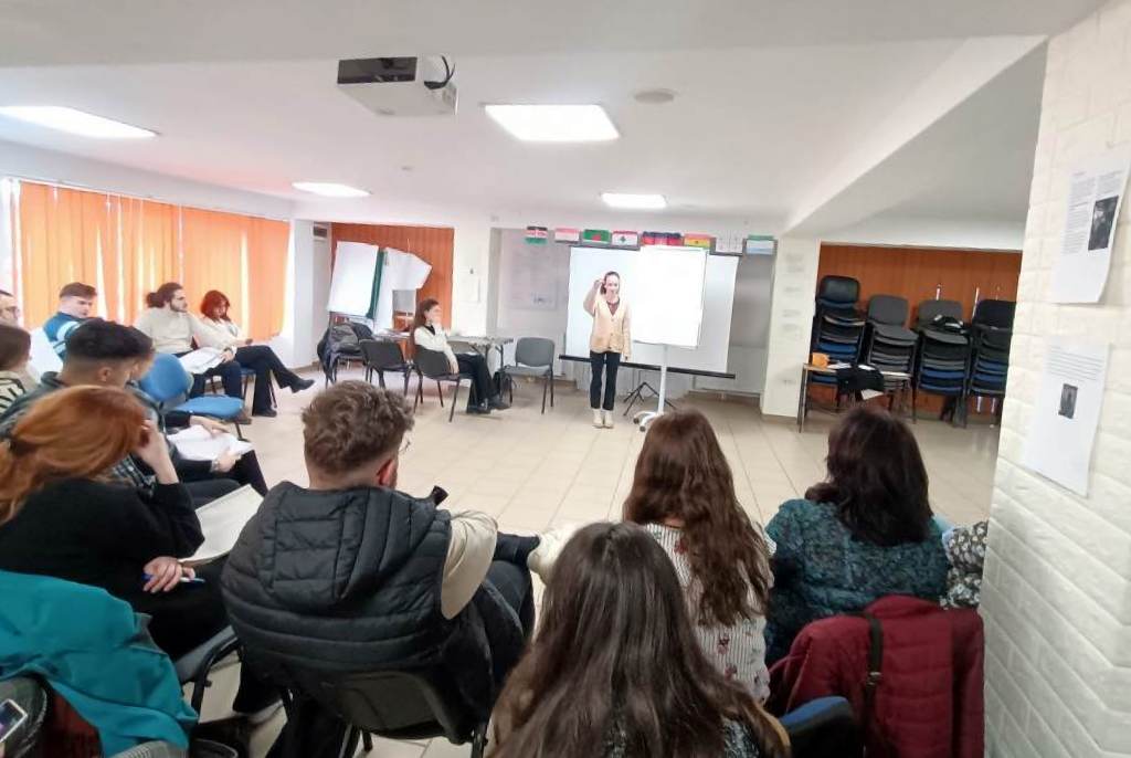 Episcopia Caransebeşului: Echipa proiectului „Împreună pentru copiii noștri” a stabilit conceptul taberelor din inima satului