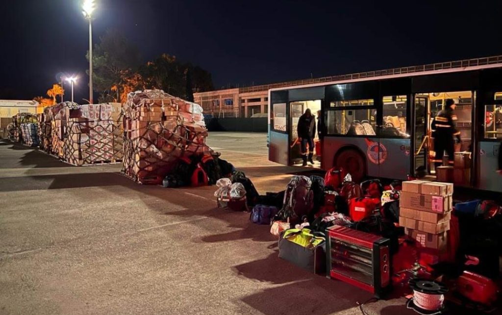 Αλυσίδα αλληλεγγύης από την Ελλάδα στην Τουρκία και την Συρία