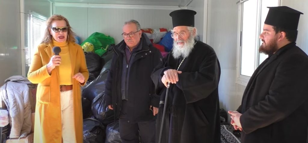 Ο Λέρου Παΐσιος στην Κάλυμνο στο κέντρο συγκέντρωσης ανθρωπιστικής βοήθειας για τους σεισμόπληκτους