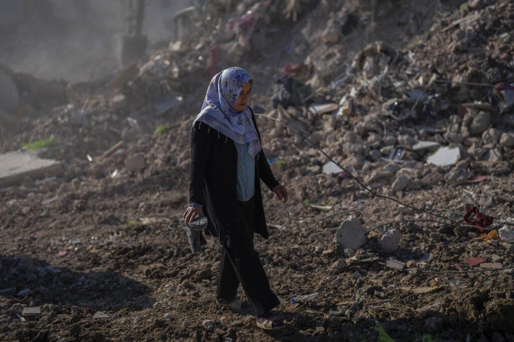 Σεισμός: Μάχη με τα ερείπια – Η επόμενη μέρα σε Τουρκία και Συρία