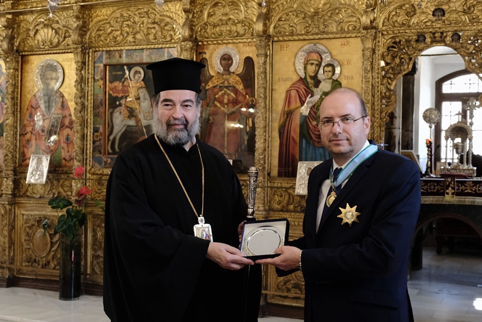 Παρασημοφόρηση του Υπουργού Άμυνας της Κύπρου από το Πατριαρχείο Αλεξανδρείας