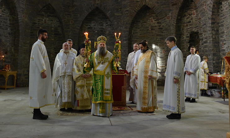 Ο Πατριάρχης Σερβίας τέλεσε την πρώτη Λειτουργία μετά από επτά χρόνια στον Άγιο Σάββα στη Νέα Υόρκη