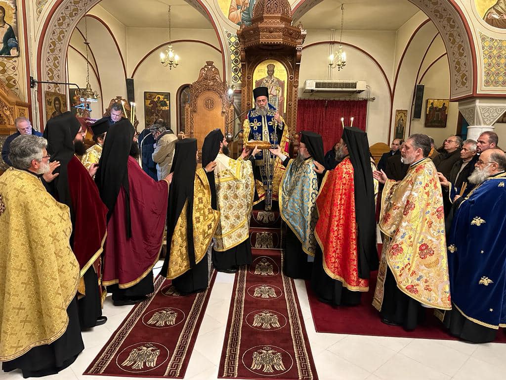 Τρισαρχιερατικός Εσπερινός στον πανηγυρίζοντα Μητροπολιτικό Ναό Σαντορίνης