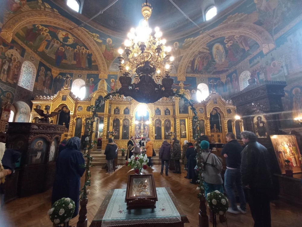 Белоградчишкият епископ Поликарп отслужи Преждеосвещена света Литургия в храм „Св. Седмочисленици“