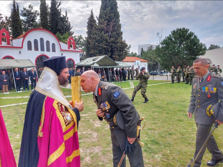 Ο Μαρωνείας Παντελεήμων στην παράδοση παραλαβή της Διοικήσεως της 29ης Μ/Π ΤΑΞΠΖ ΠΟΓΡΑΔΕΤΣ