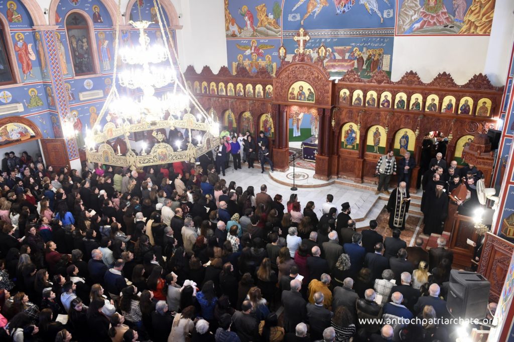 البطريرك يوحنا العاشر يقيم صلاة النوم الكبرى في كنيسة رئيسي الملائكة ميخائيل وجبرائيل – اللاذقية