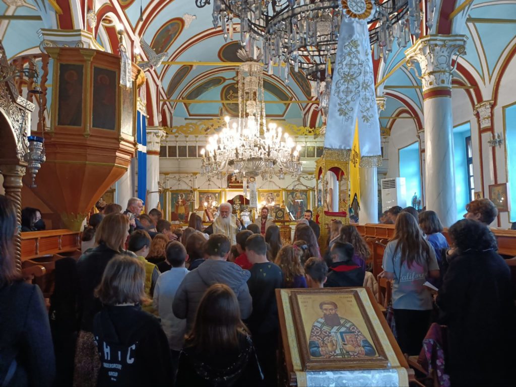 Μαθητές του 3ου Δημοτικού Σχολείου Μύρινας έψαλλαν στην Ακολουθία των Χαιρετισμών