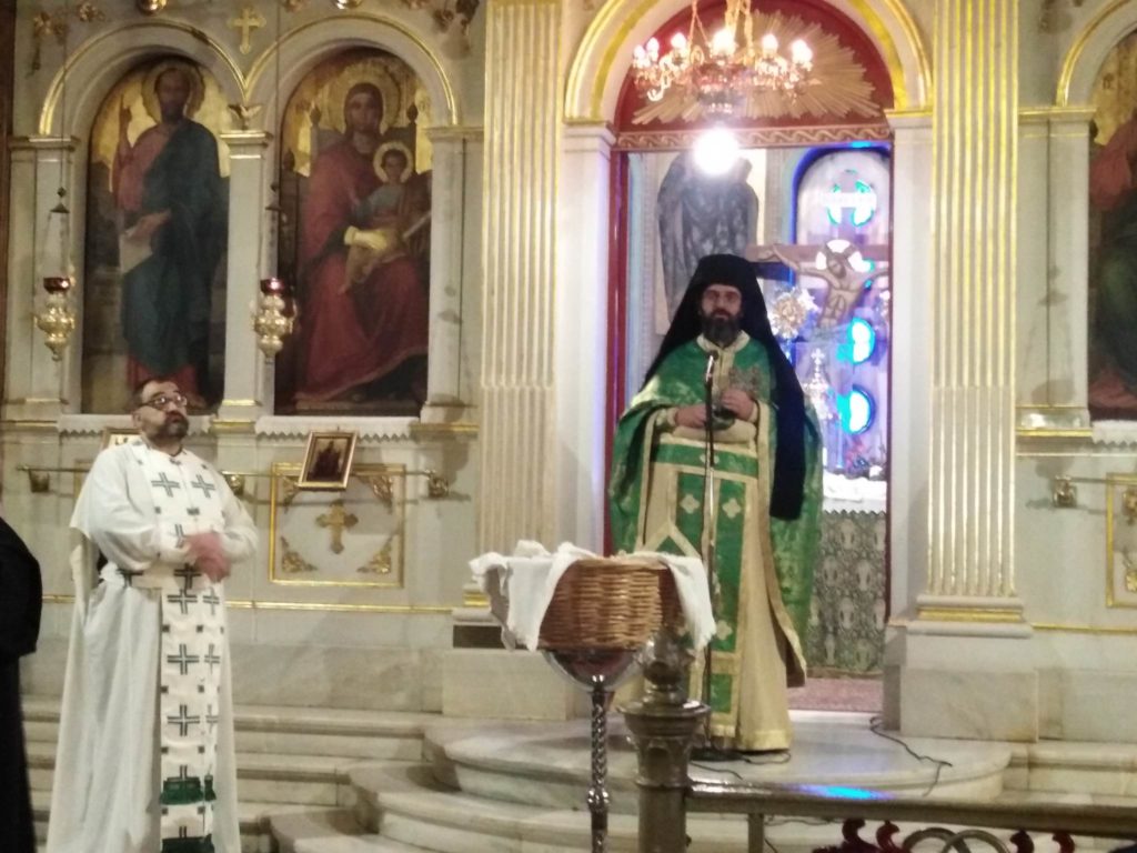Ευλαβική προσευχή για την εορτή της Σταυροπροσκυνήσεως, στον ναό του Αγίου Παύλου, Σταθμού Λαρίσσης