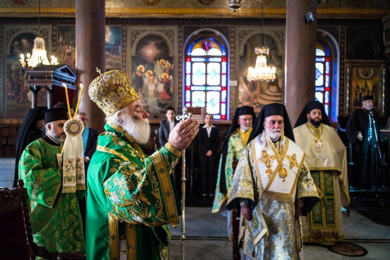 البابا ثيودروس يحتفل بأحد السجود للصليب المكرم