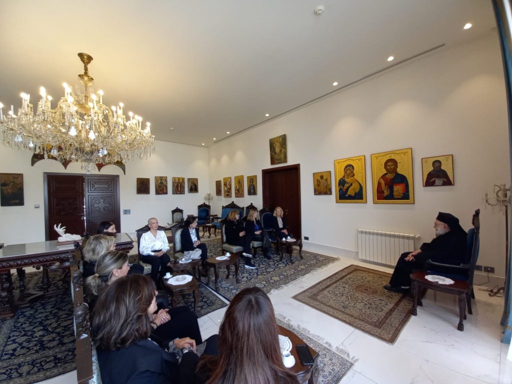 استقبل سيادة متروبوليت بيروت وتوابعها المطران الياس عوده السيدة ترايسي شمعون على رأس وفد نسائي.