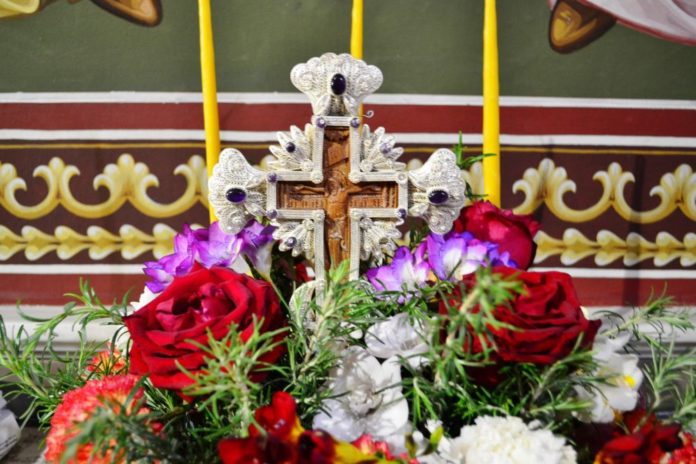 Κυριακή της Σταυροπροσκυνήσεως τιμάται το σύμβολο της Χριστιανικής πίστης