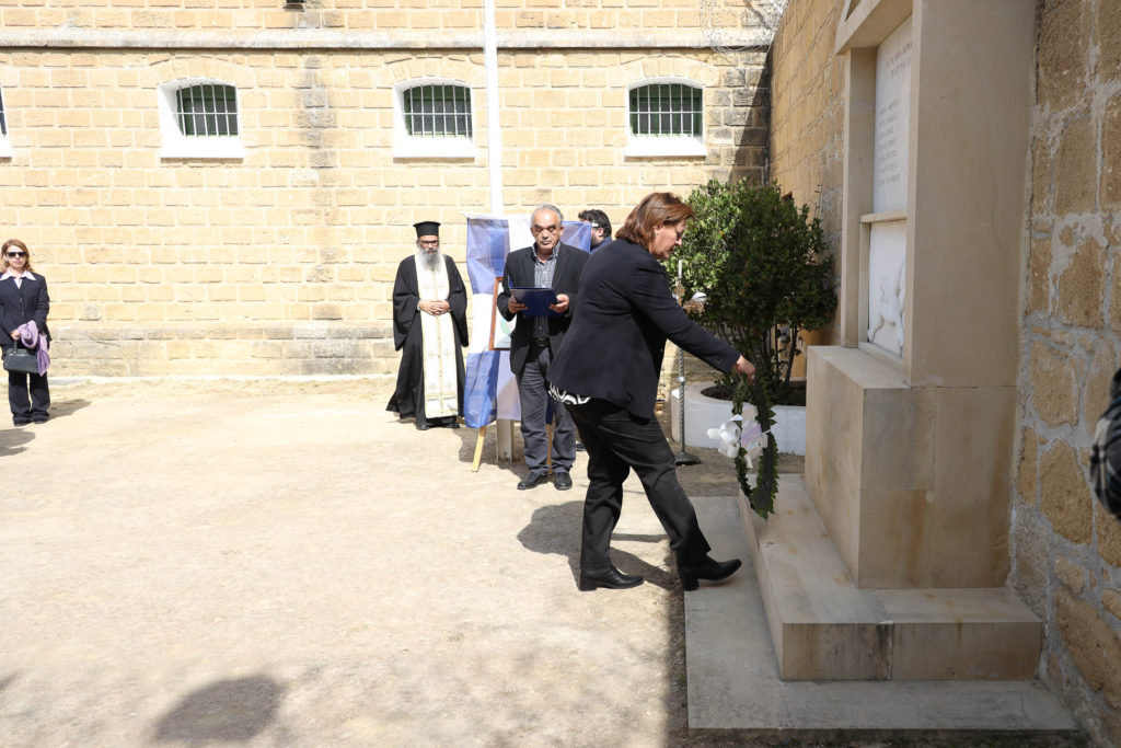 Tρισάγιο για τον Ήρωα της ΕΟΚΑ Γρηγόρη Αυξεντίου στα Φυλακισμένα Μνήματα