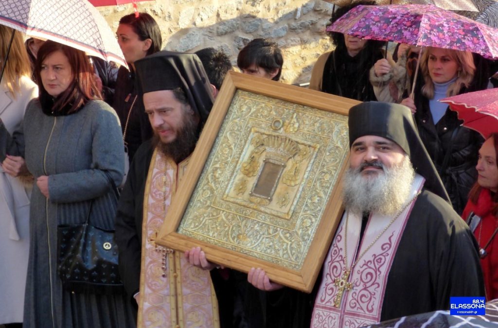 Η Τσαριτσάνη υπό καταρρακτώδη βροχή υποδέχτηκε την Παναγία Ολυμπιώτισσα