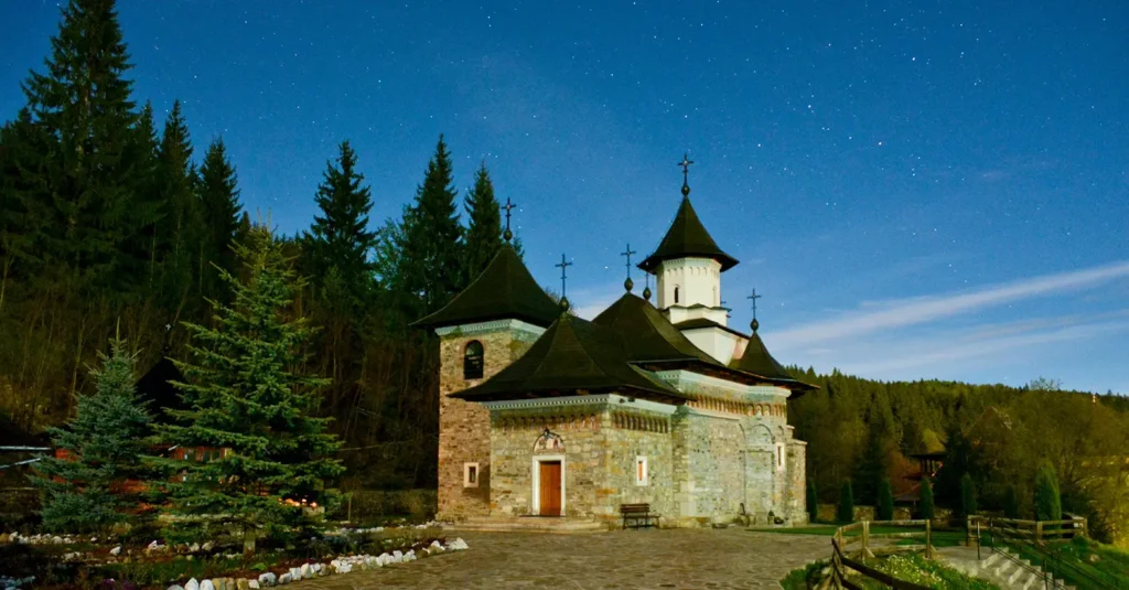 De hramul istoric, la Sihăstria Putnei vor fi aduse moaștele Sfântului Ierarh Nectarie din Eghina