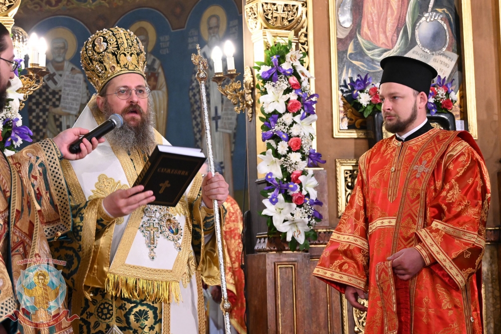 Архиерейска Василиева литургия и дяконско ръкоположение в катедралния храм “Св. Неделя”