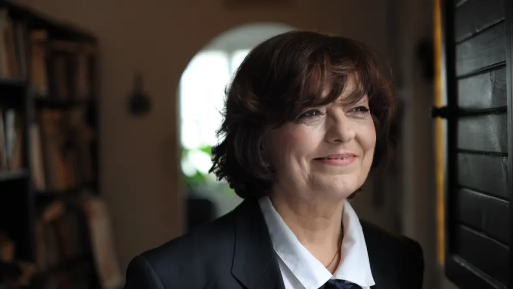 Președintele României a oferit Ordinul „Steaua României” poetei Ana Blandiana