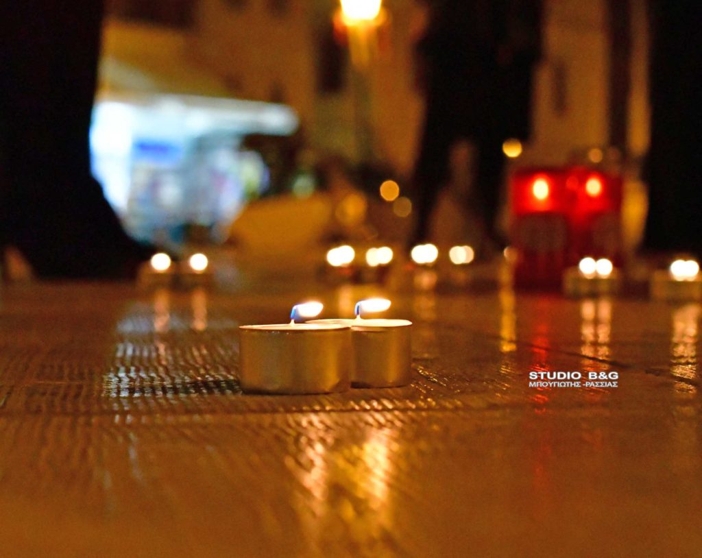 Ναύπλιο: 57 κεράκια για τους νεκρούς στα Τέμπη