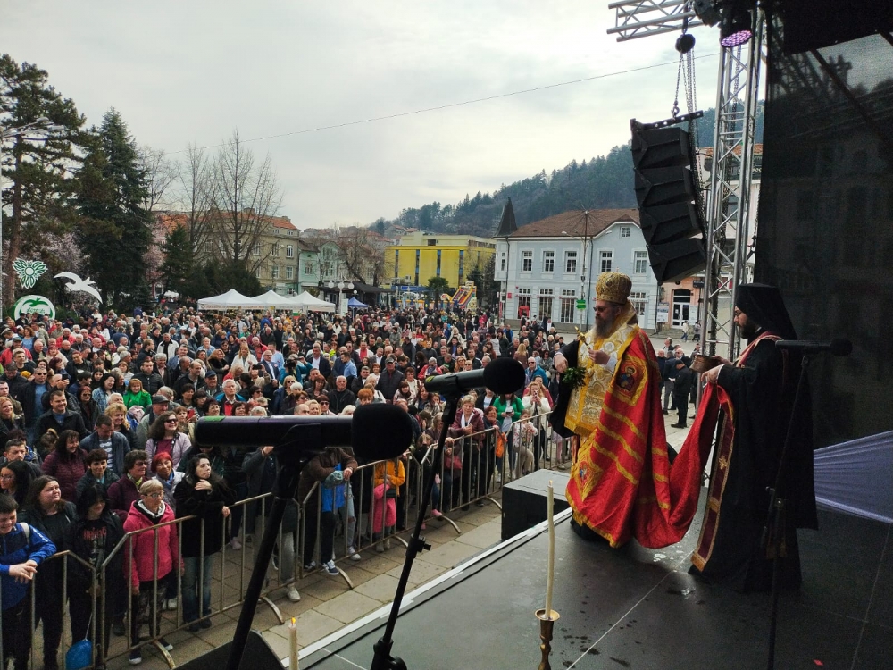 Тържествен водосвет за 21 март – празника на Кюстендил