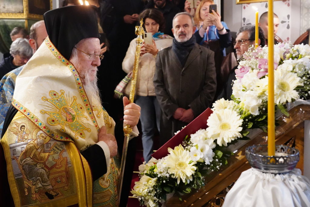 Ο Οικουμενικός Πατριάρχης στο Αγίασμα της Παναγίας των Βλαχερνών για τη Γ’ Στάση των Χαιρετισμών (ΦΩΤΟ)