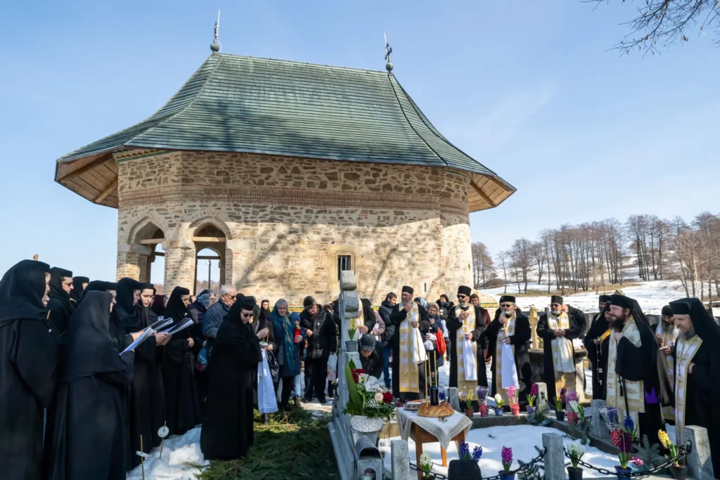 Stareța Mănăstirii Dragomirna a fost pomenită la douăzeci de ani de la trecerea la cele veșnice