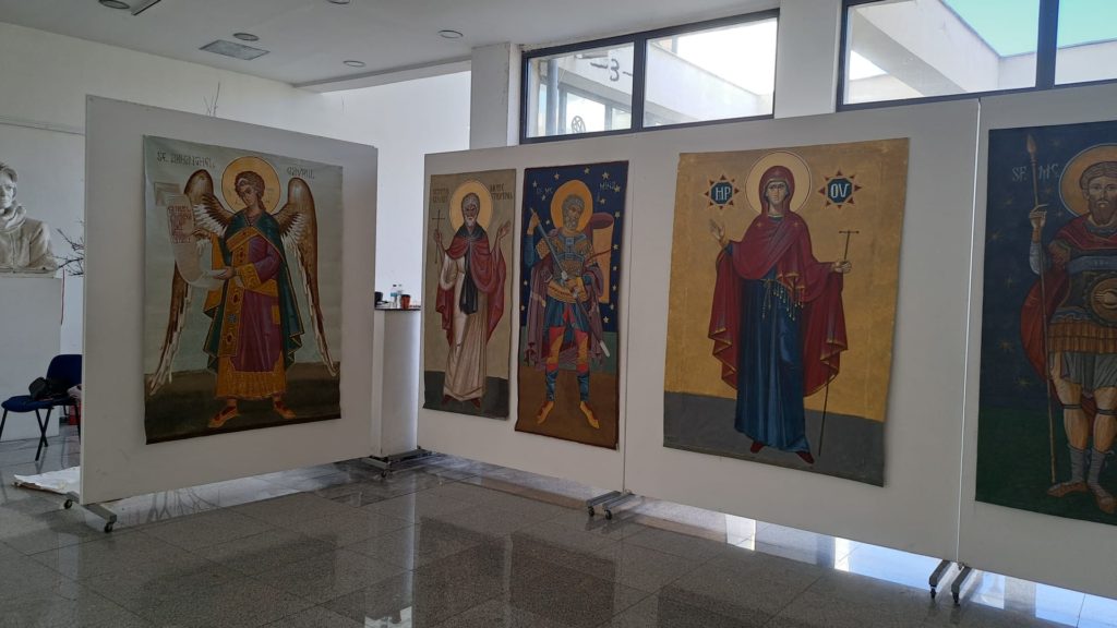 Studenții de la artă sacră din București și-au expus lucrările în Grecia: Mitropolitul Demetriadei prezent la vernisaj