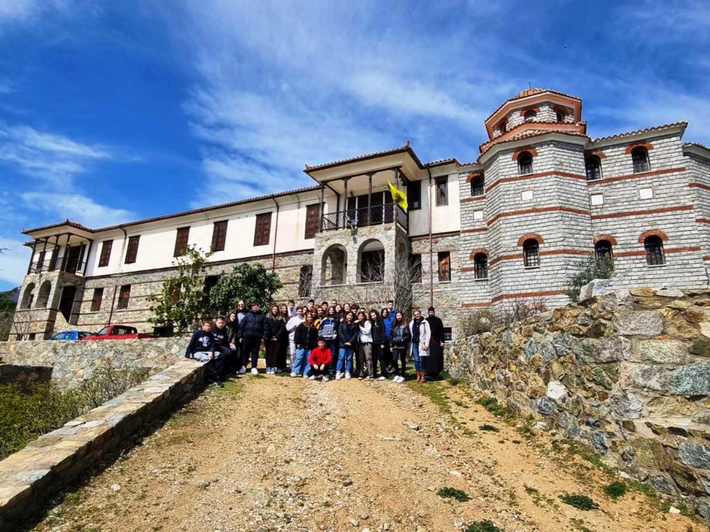 Το 2ο Γυμνάσιο Κομοτηνής στην Ιερά Μονή Οσίου Μαξίμου Καυσοκαλύβη Παπικίου Όρους