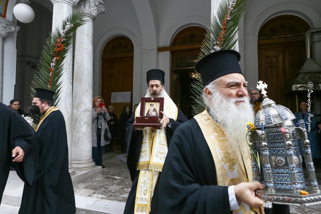 Φθιώτιδος Συμεών: «Οι Άγιοι διακονούν τους χρείαν έχοντας ιατρού»