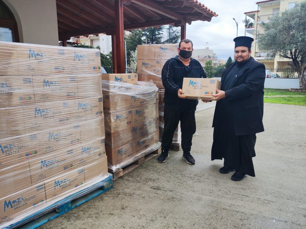 Διανομή τροφίμων από τη Μητρόπολη Μαρωνείας σε άπορες οικογένειες