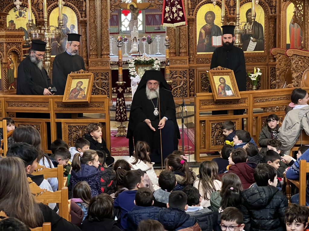 Ο Αρχιεπίσκοπος Κρήτης μίλησε στα μικρά παιδιά για την Παναγία και τον Ακάθιστο Ύμνο