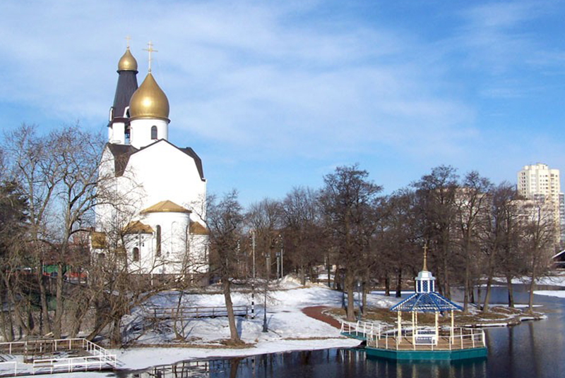 Митрополит Варсонофий совершил Божественную литургию в храме апостолов Петра и Павла Сестрорецка