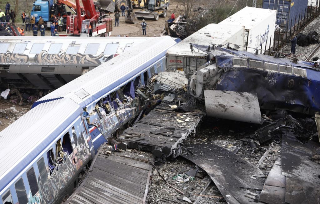 Η Ακαδημία Αθηνών τιμά τους 3 νεαρούς επιβάτες που έσωσαν συνανθρώπους μας κατά τη σιδηροδρομική τραγωδία στα Τέμπη