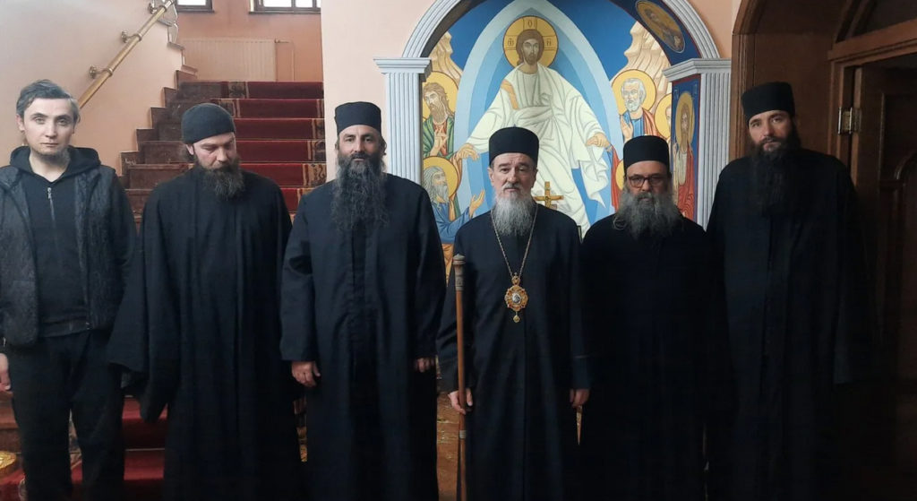 Владика Атанасије: Верујемо Ономе који је крст носио на Голготу, на њему био распет и после распећа устао из гроба