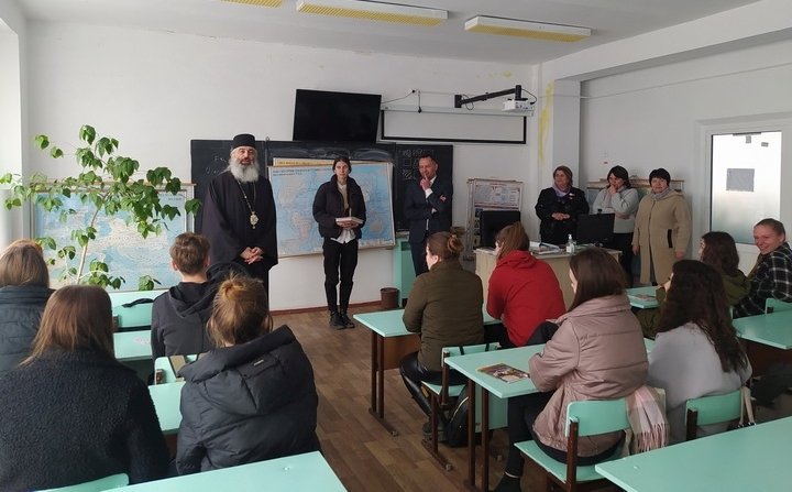 Bursă „Mecena Vasile Stroescu” pentru o elevă silitoare