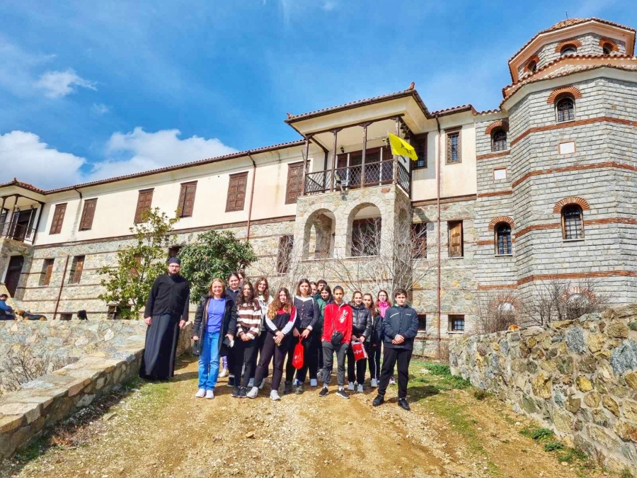 Επίσκεψη μαθητών στην Ιερά Μονή Οσίου Μαξίμου Καυσοκαλύβη Παπικίου Όρους