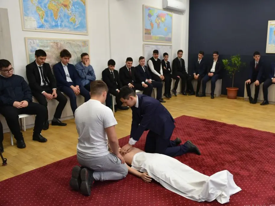 Seminariștii bucureșteni au învățat cum să acorde primul ajutor